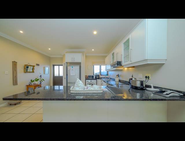 2 BEDROOM TOWNHOUSE FOR SALE IN BALLITO CENTRAL
